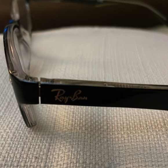 Ray-Ban Sunglasses 🕶 - Picture 4 of 8